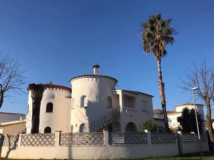 Empuriabrava Maison De Charme Avec Piscine بيت للعطل